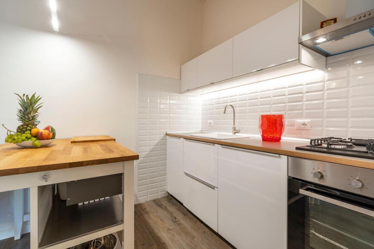 Snug Apartment With Private Courtyard M0270422677 Венеция Экстерьер фото