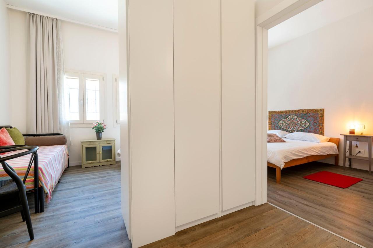 Snug Apartment With Private Courtyard M0270422677 Венеция Экстерьер фото