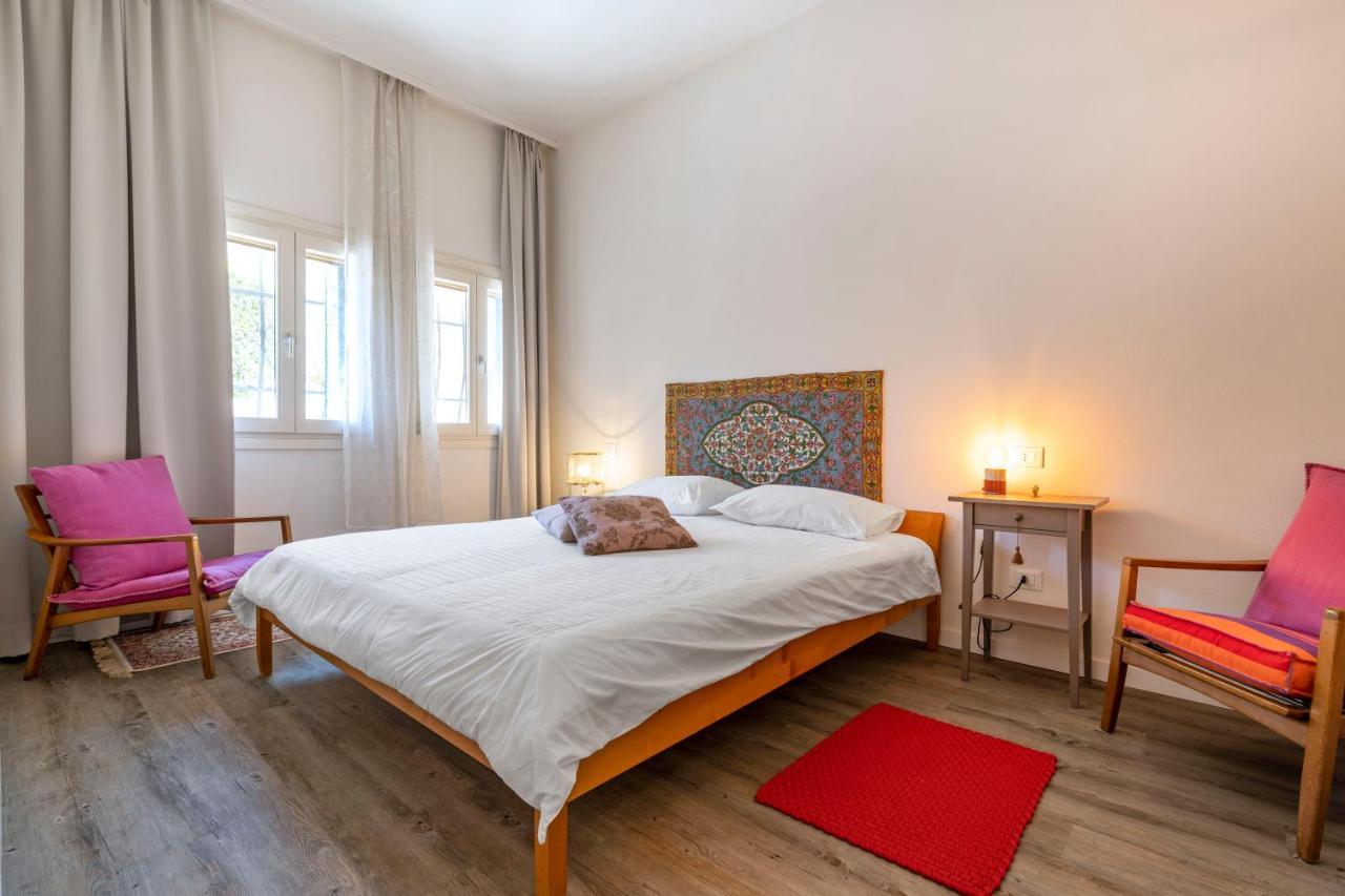 Snug Apartment With Private Courtyard M0270422677 Венеция Экстерьер фото