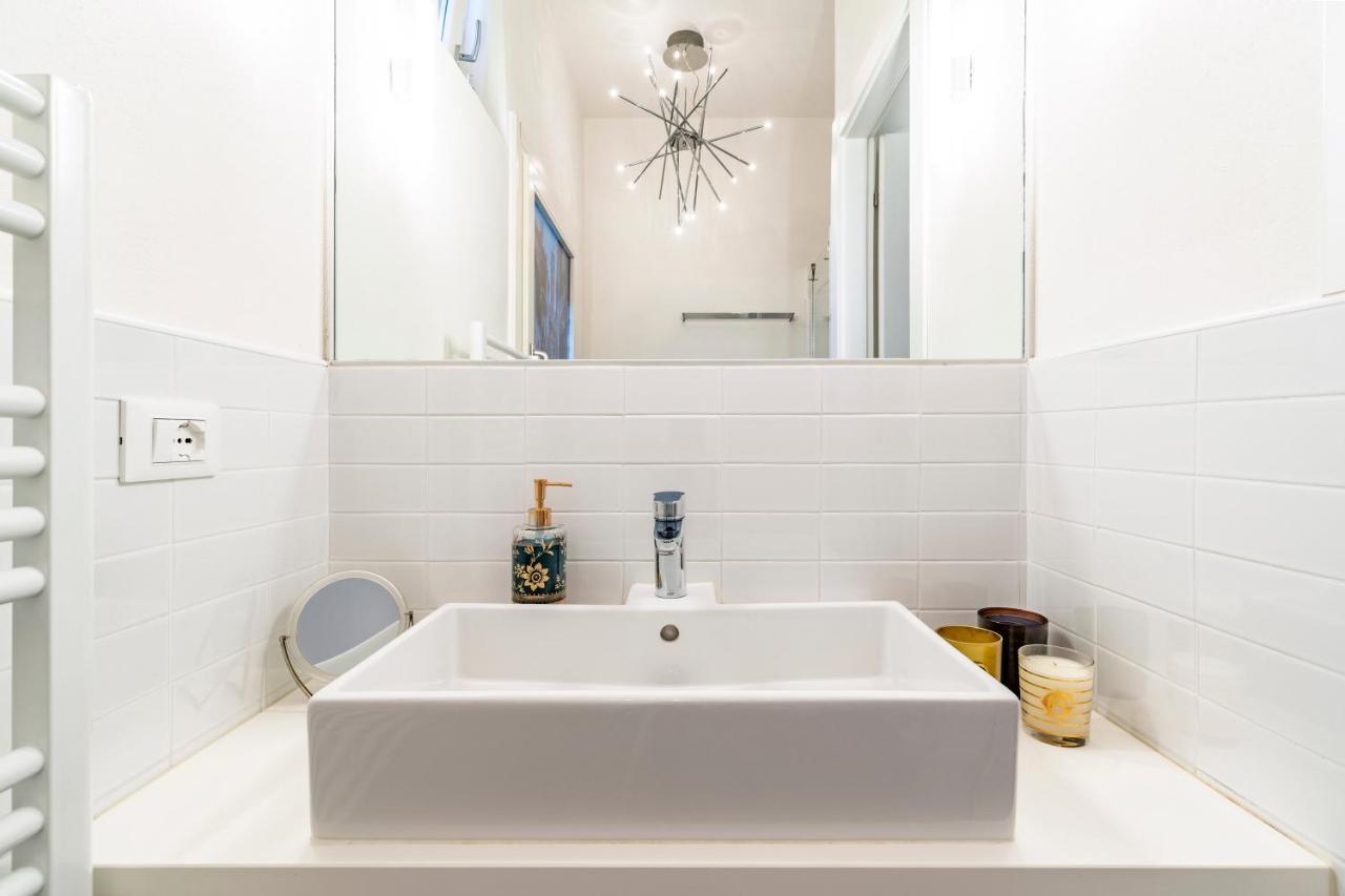 Snug Apartment With Private Courtyard M0270422677 Венеция Экстерьер фото