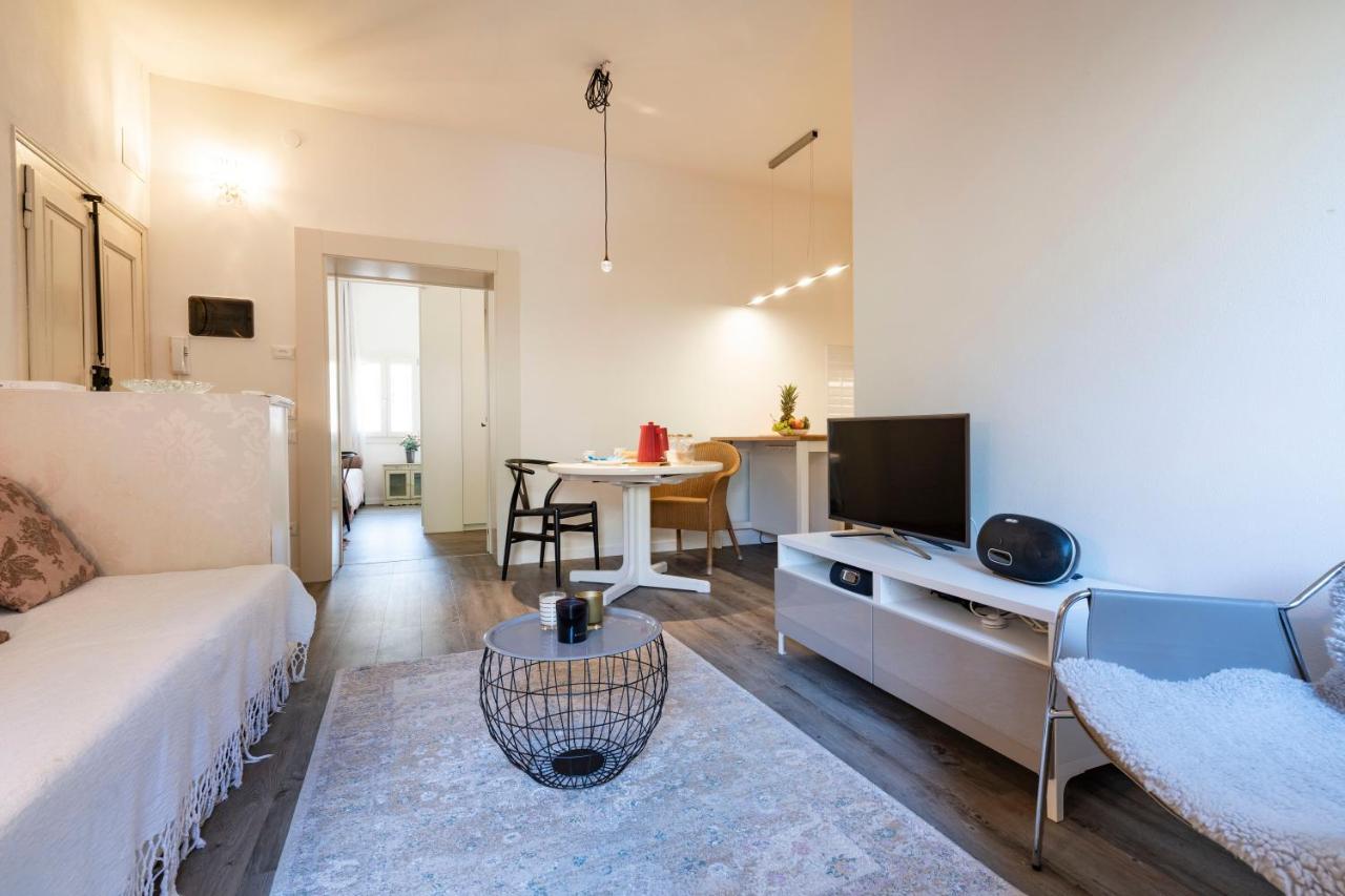 Snug Apartment With Private Courtyard M0270422677 Венеция Экстерьер фото