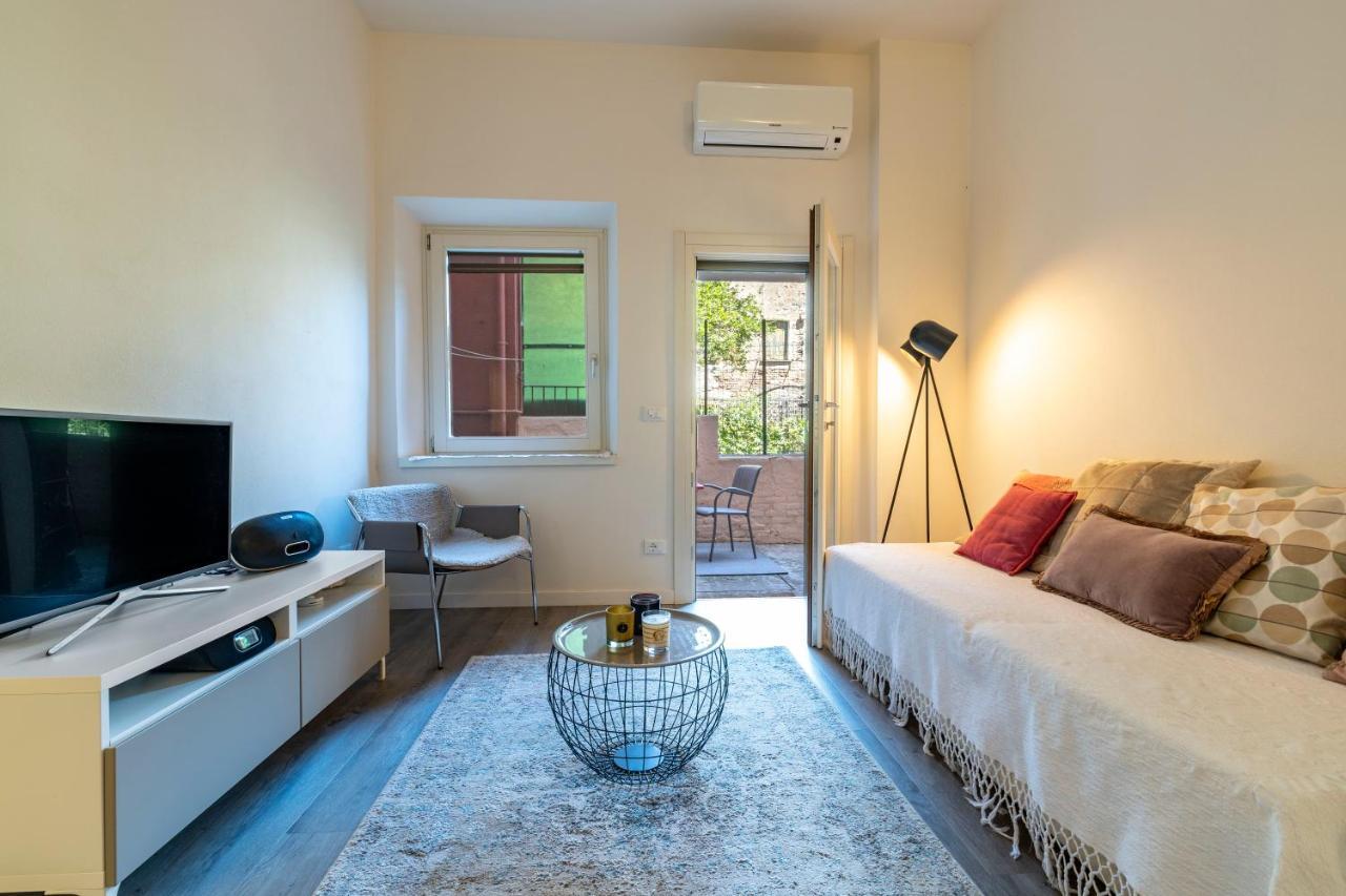 Snug Apartment With Private Courtyard M0270422677 Венеция Экстерьер фото