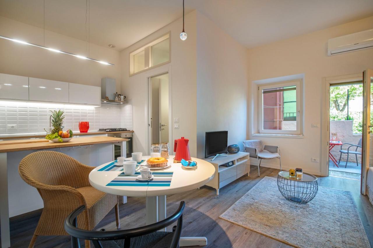 Snug Apartment With Private Courtyard M0270422677 Венеция Экстерьер фото