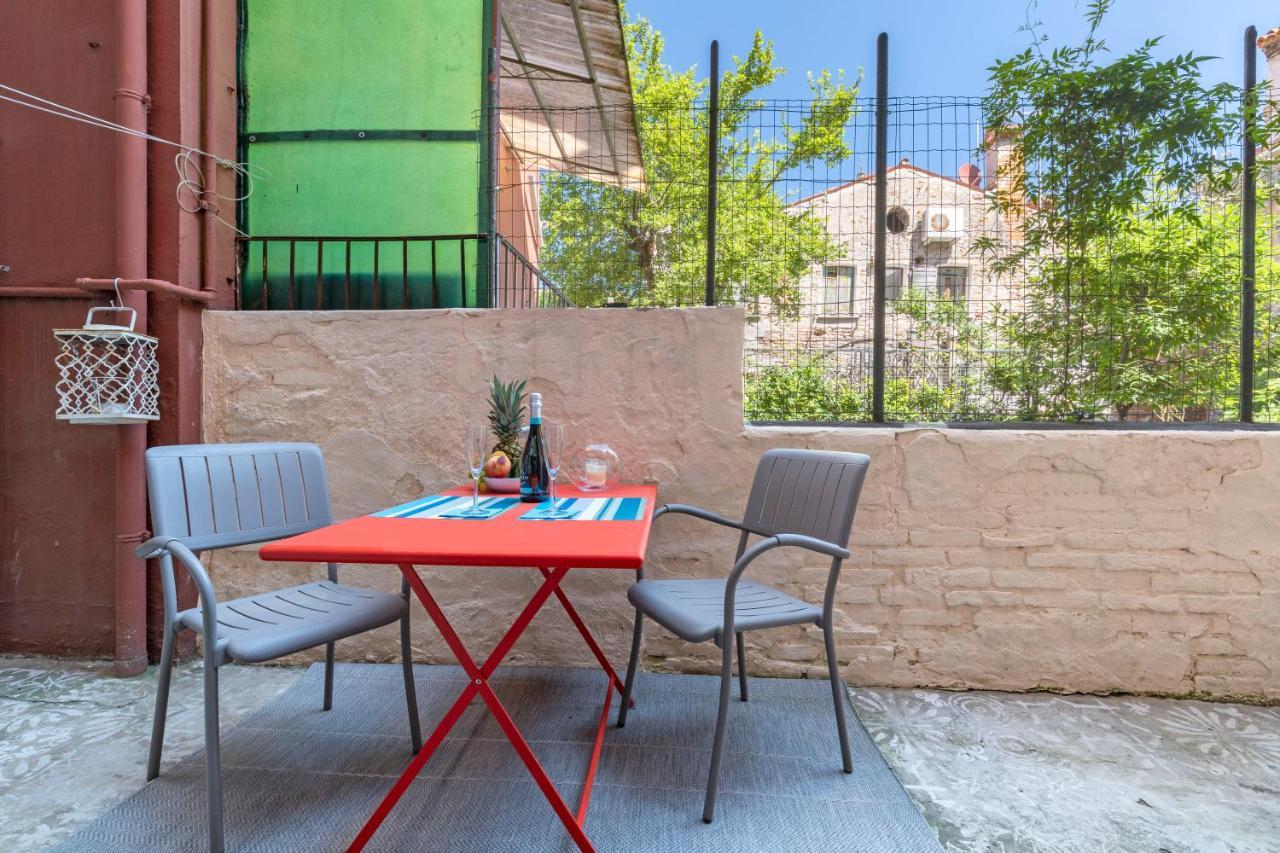 Snug Apartment With Private Courtyard M0270422677 Венеция Экстерьер фото