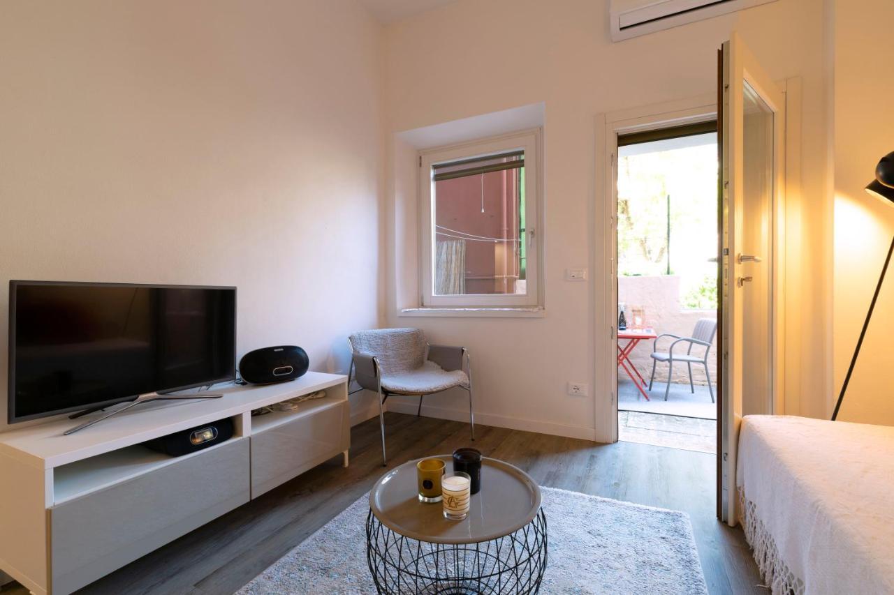Snug Apartment With Private Courtyard M0270422677 Венеция Экстерьер фото